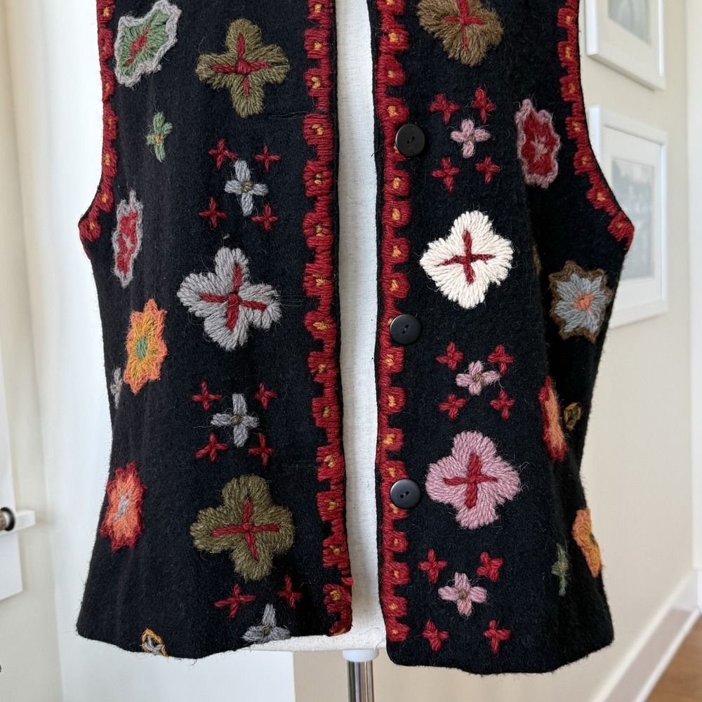 VTG French Connection Womens' Medium Vest Wool Blend Floral Embroidered Black - Picture 3 of 10